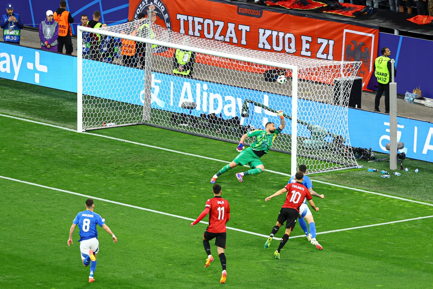 Albania a înscris cel mai rapid gol din istoria Campionatelor Europene! Gafă uriașă în defensiva Italiei