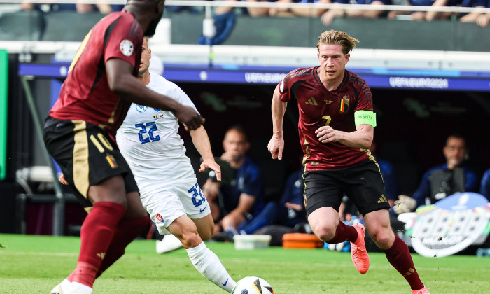 Kevin de Bruyne (Belgien 07) spiet Lukaku (Belgien 10) an GER, Belgium (BEL) vs. Slovakia (SVK), Fussball Europameisters