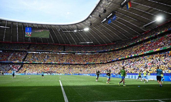 17.06.2024, xsltx, Fussball EM 2024, Rumänien - Ukraine emspor, v.l. Warmup warm up Aufwärmen aufwärmen vor dem Spiel Uk