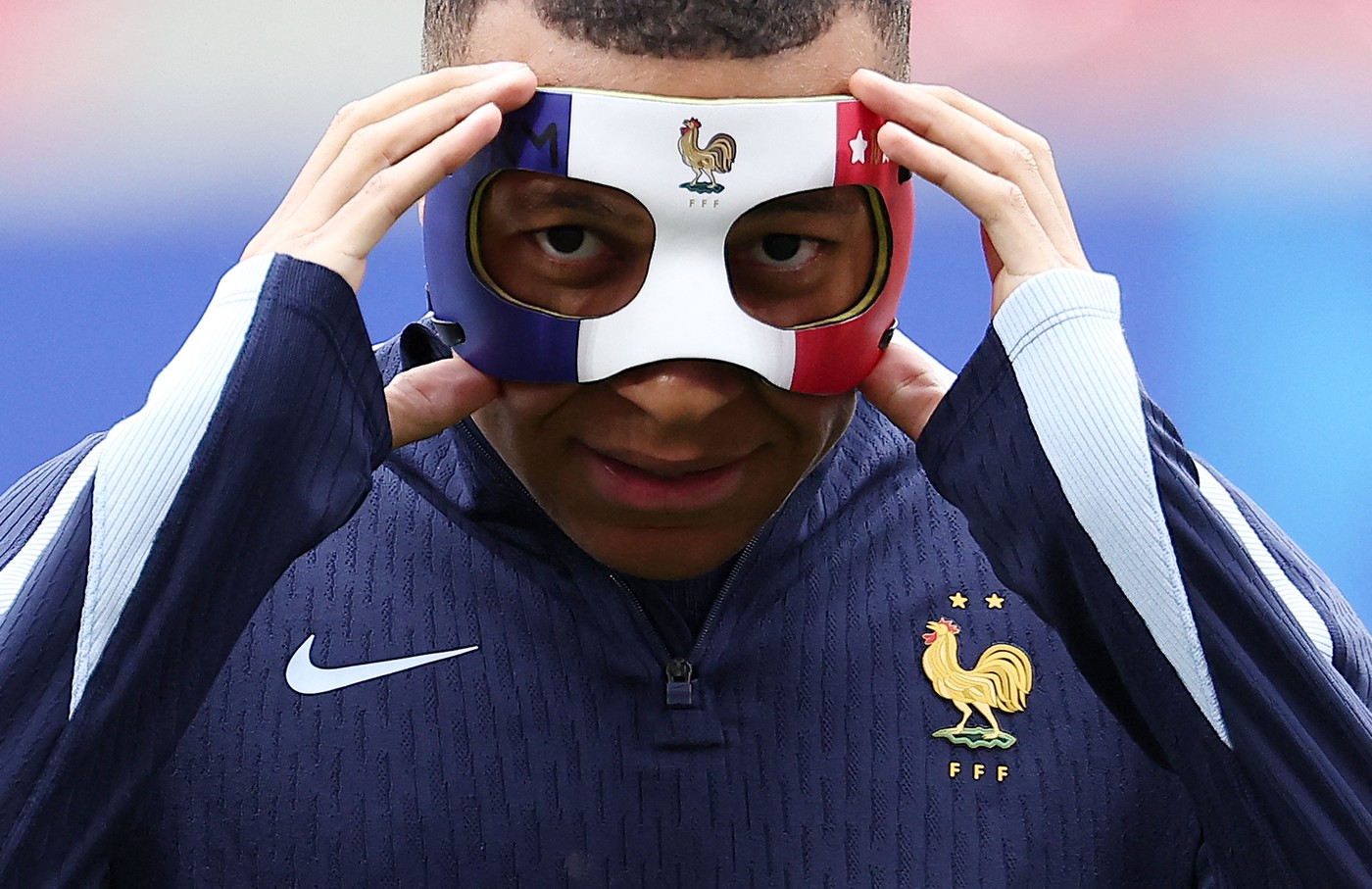 Așa arată noua mască a lui Kylian Mbappe, după ce prima a fost interzisă