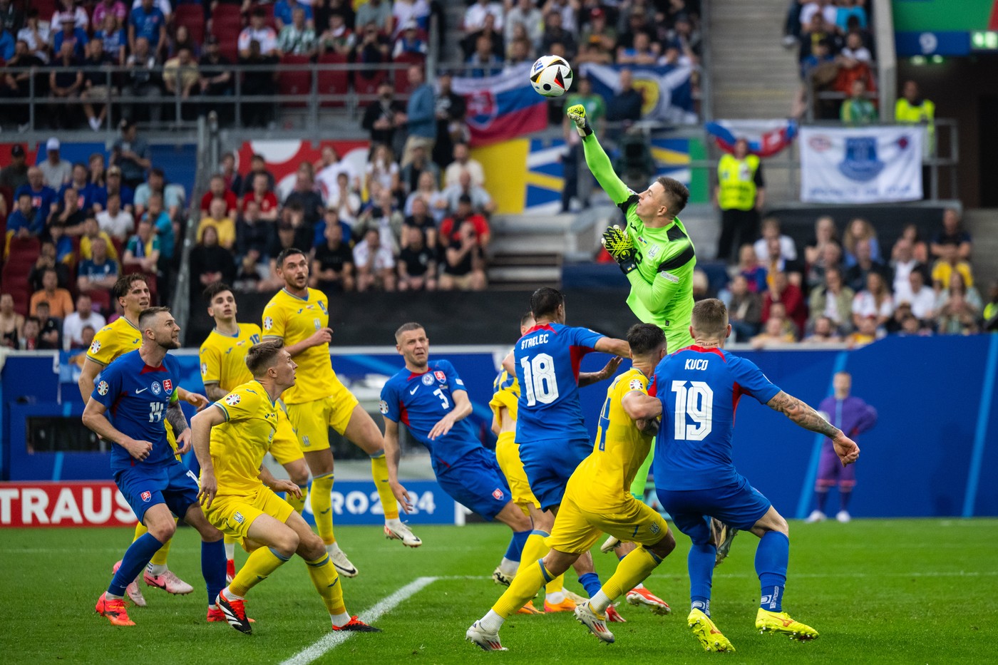 I-a luat locul lui Andriy Lunin în poarta Ucrainei și ar putea deveni cel mai scump goalkeeper din istorie