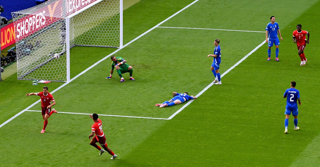 Elveția - Italia 2-0. Italienii, prima replică după goluri: mingea a lovit bara. Donnarumma, învins și de Vargas