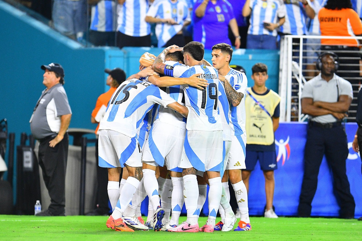 Argentina a învins-o cu 2-0 pe Peru, fără Leo Messi pe teren. Canada, 0-0 cu Chile, în celălalt meci al grupei