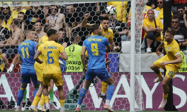 17.06.2024, Fussball Europameisterschaft, Ukraine vs Roumaenien, im Bild: Artem Dovbyk (Ukraine), Radu Dragusin (Rumaeni