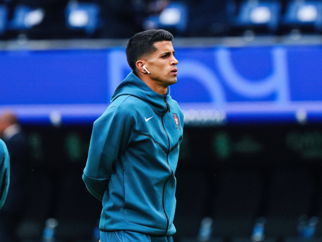 Inter și Barcelona se luptă pentru Cancelo