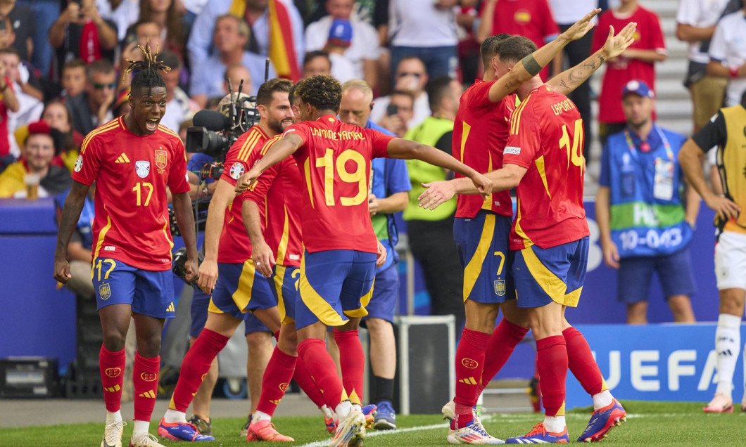 Dani Olmo, ESP 10 celebrates 0-1 goal, happy, laugh, celebration, with Nico Williams, ESP 17 Dani Carvajal, ESP 2 Alvaro