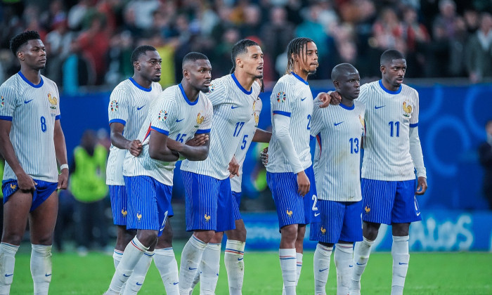 EURO 2024 - Quarter-Finals: Portugal vs. France France team look on, as Theo Hernandez is about to take the penalty to s