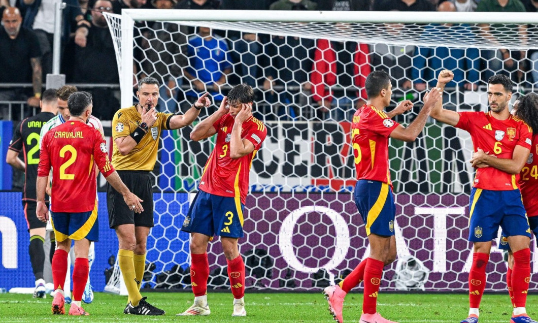 referee Slavko Vincic with final wissle so Spain wins 1-0 and celebrate after a soccer game between the national teams of Spain and Italy on the 2nd matchday in Group B in the group stage of the UEFA Euro 2024 tournament , on Thursday 20 June 2024 in Gel