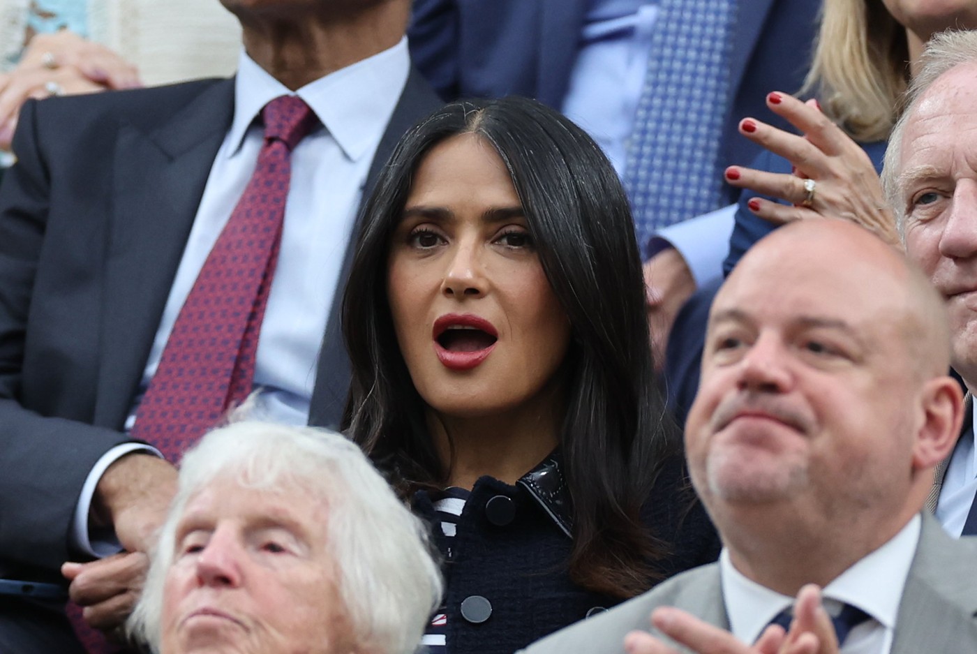 A fost atracția zilei la Wimbledon. La 57 de ani, Salma Hayek acaparează în continuare toate privirile