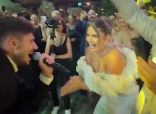 Florinel Coman, one-man show la nunta lui Drăguș. A luat microfonul și s-a umplut de bani