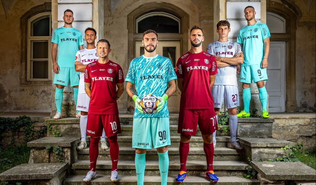 CFR Cluj și-a prezentat echipamentele pentru sezonul viitor: ”Fotbalul e o artă”