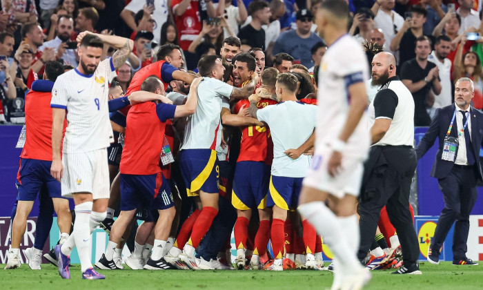 Endstand 2:1 fuer Spanien. Spanien besiegt Frankreich im Halbfinale und steht im FinaleOlivier Giroud (Frankreich, #09) entaeuschtGER, Spanien (ESP) vs. Frankreich (FRA), Fussball Europameisterschaft, UEFA EURO 2024, Halbfinale, 09.07.2024 Foto: Eibn