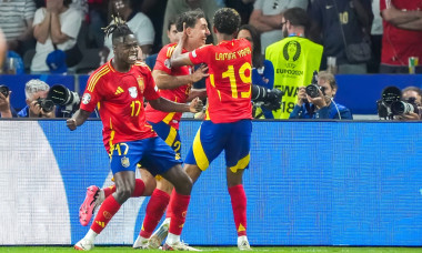 celebrate the goal, Torjubel zum 2:1 Mikel Oyarzabal (Spanien Spain, 21) mit Nico Williams (Spanien Spain, 17), Lamine Y