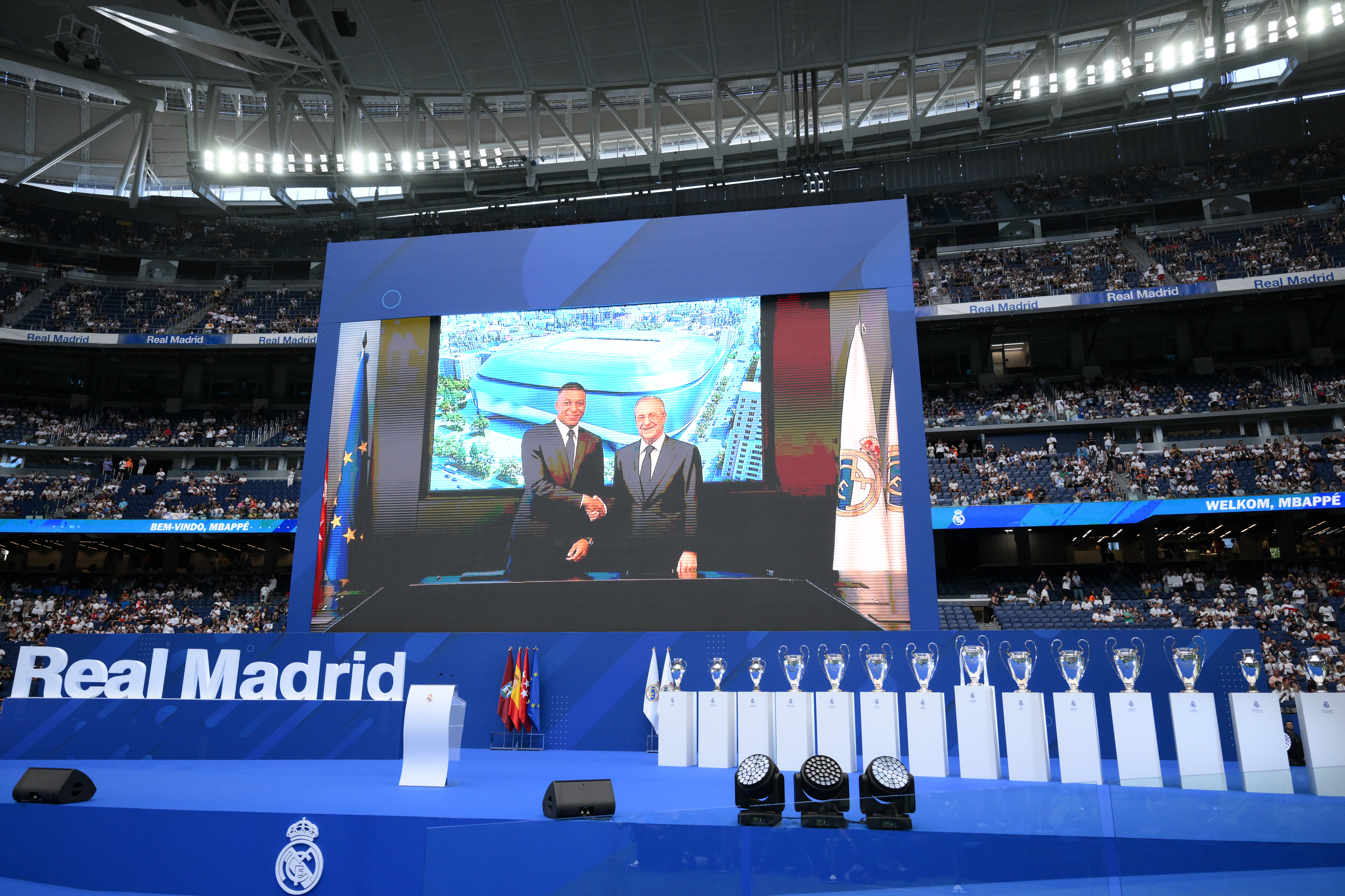 ”Mbappe Day”: superstarul francez a semnat contractul cu Real Madrid, în compania lui Florentino Perez