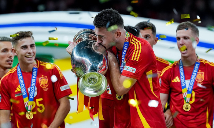 Berlin, Germany. 14th July, 2024. Berlin, Germany, July 14th 2024: Aymeric Laporte (14 Spain) kisses the trophy celebrating the victory of the Final during the ceremony after the UEFA EURO 2024 Germany Final football match between Spain and England at Oly