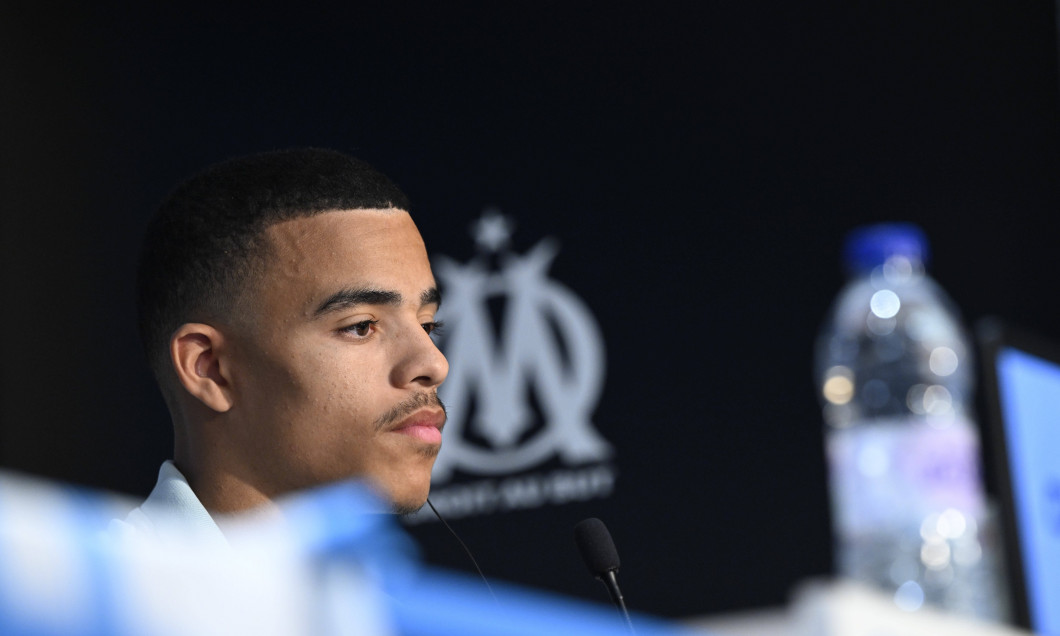 PrĂ©sentation des deux nouveaux joueurs de l Olympique de Marseille, Lilian Brassier et Mason Greenwood au Centre d entra