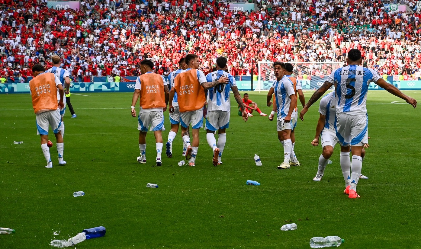 Cel mai mare scandal din istoria fotbalului olimpic. Scene sălbatice la Argentina - Maroc: Cum e posibil?