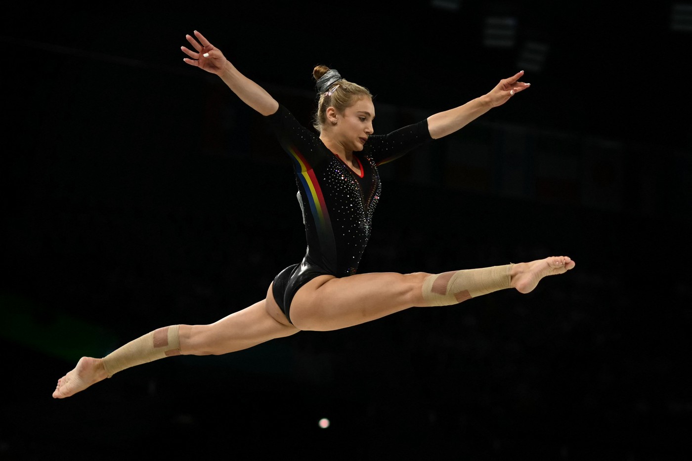România, din nou în finală la gimnastică la Jocurile Olimpice, după 12 ani! Sabrina ”The Sensation” Voinea, numărul 1