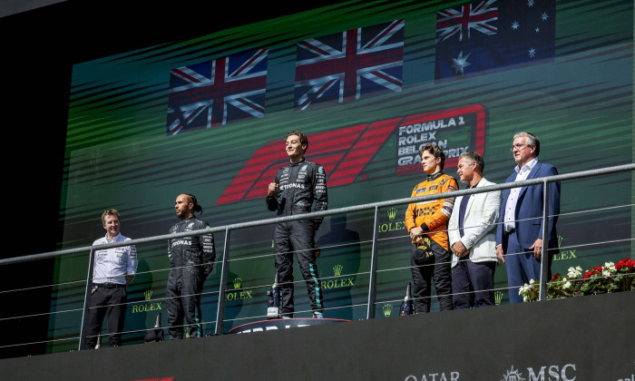 RUSSELL George (gbr), Mercedes AMG F1 Team W15, HAMILTON Lewis (gbr), Mercedes AMG F1 Team W15, PIASTRI Oscar (aus), McL