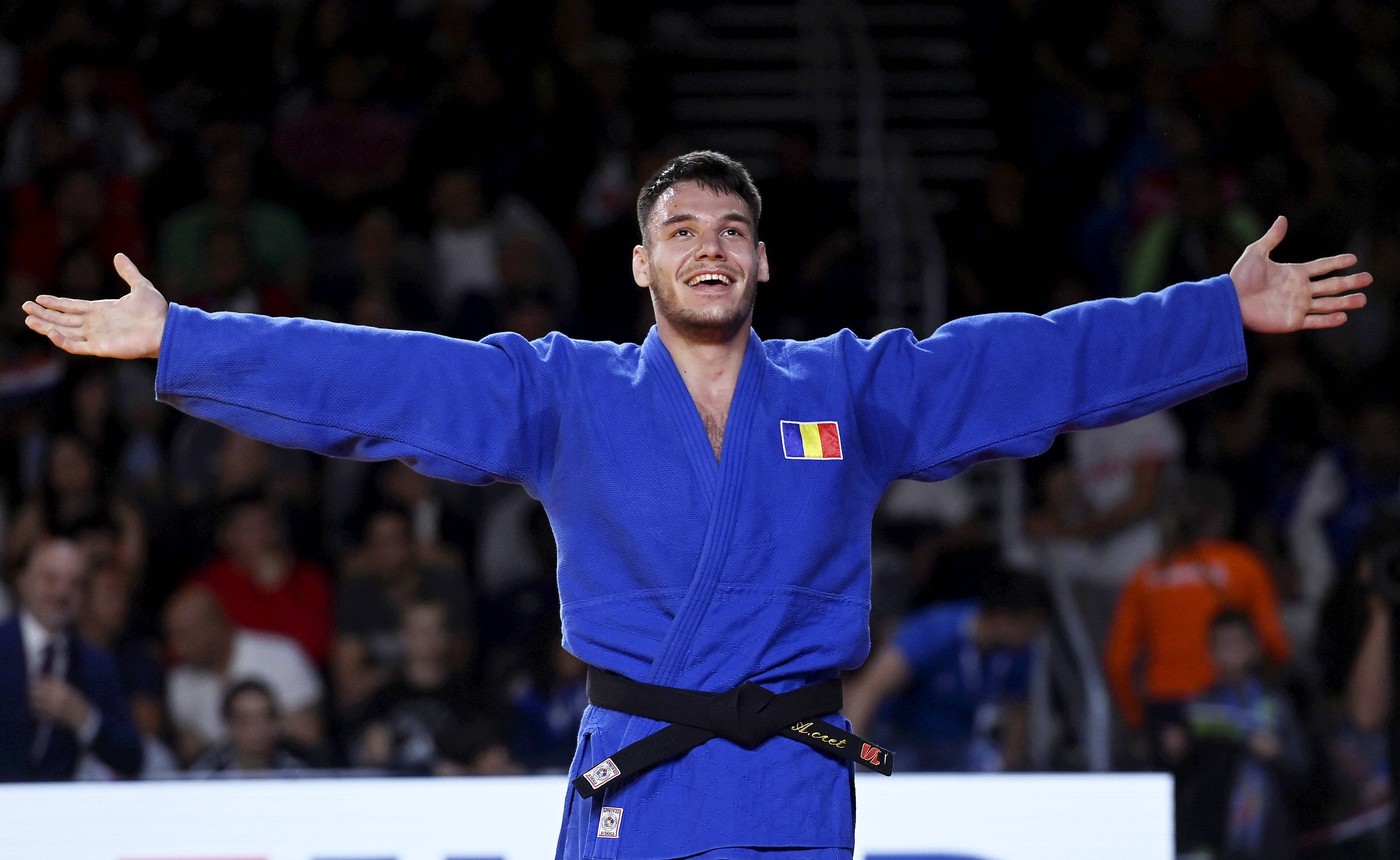 Ce victorie pentru Alex Creț! S-a calificat în ”optimi”, după ce a învins un medaliat olimpic