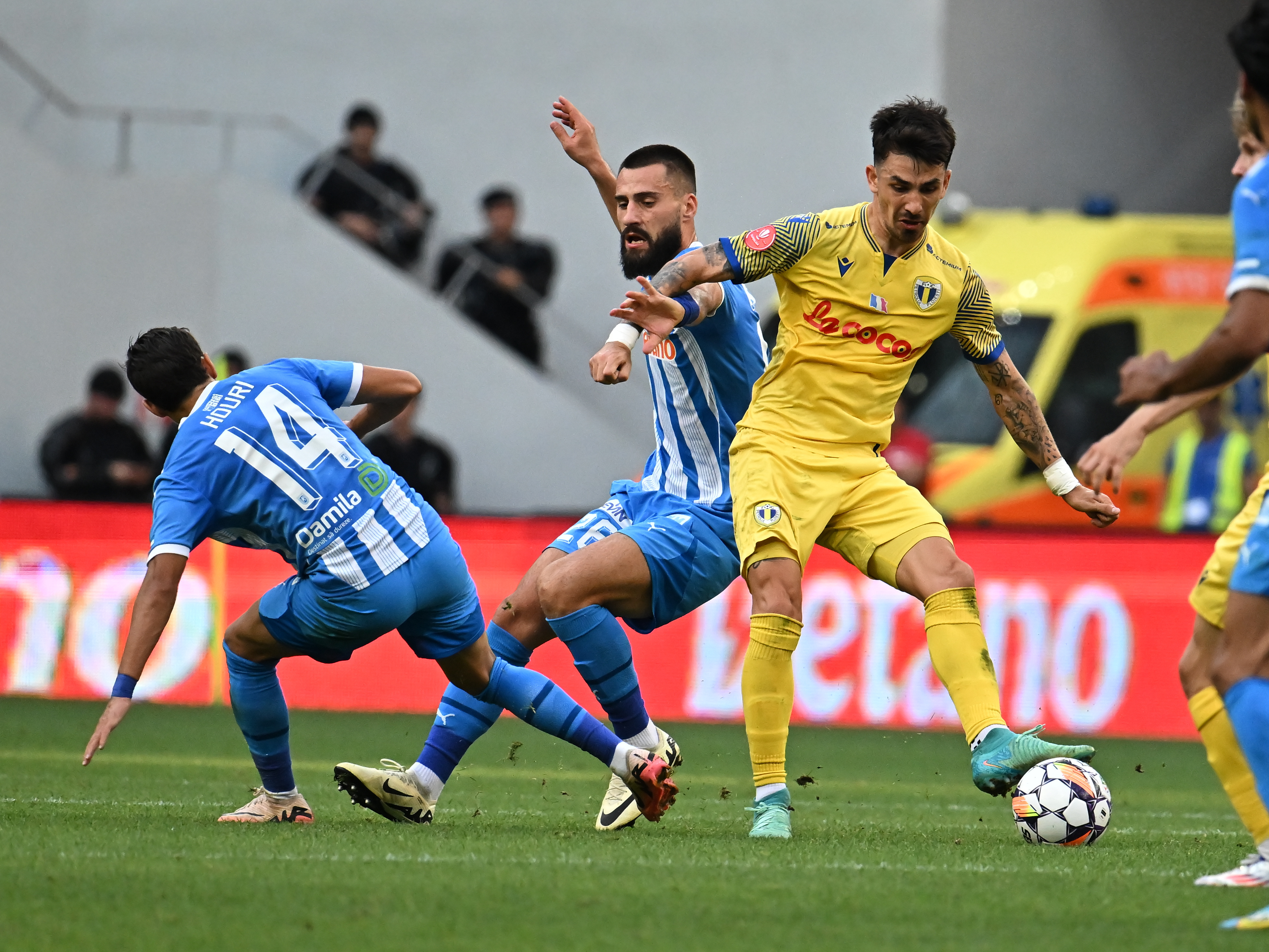 Universitatea Craiova - Petrolul 0-0, ACUM, Digi Sport 1. ”Găzarii” ratează ocazie după ocazie