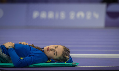 Olympische Spiele (Leichtathletik); Paris, 04.08.2024 Yaroslava MAHUCHIKH of Ukraine rests during the womens high jump a