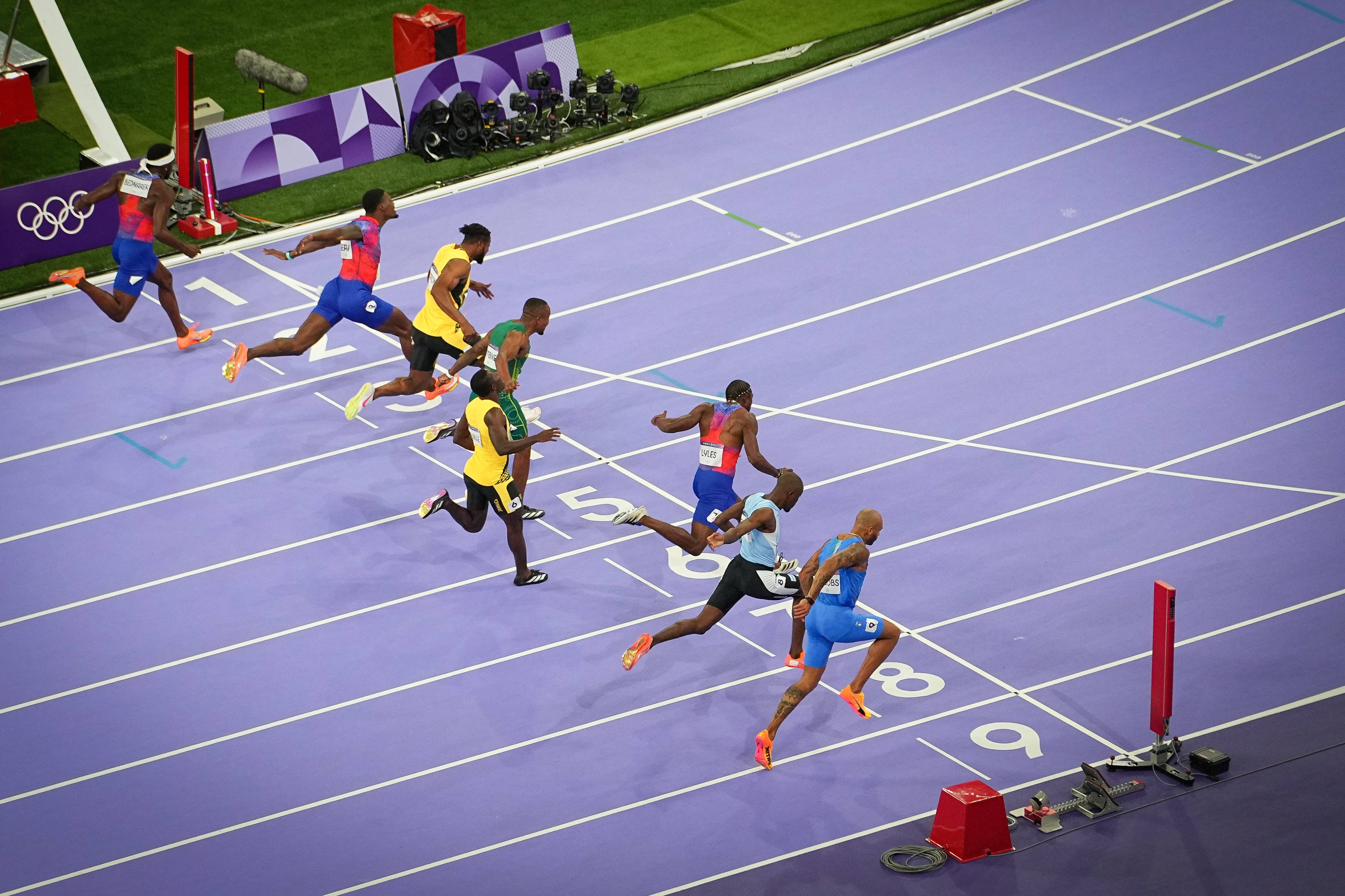 Gestul făcut de cel mai rapid om din lume după finalul dramatic de la proba de 100 de metri de atletism