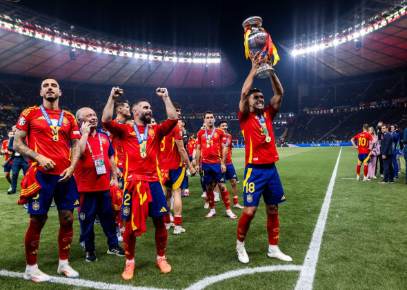 Berlin, Olympiastadion, 14.07.2024: Martin Zubimendi of spain celebrates the winning of the trophy with fans and team, Daniel Carvajal of spain after the final match 2:1 at the Uefa Euro 2024 Spain vs. England