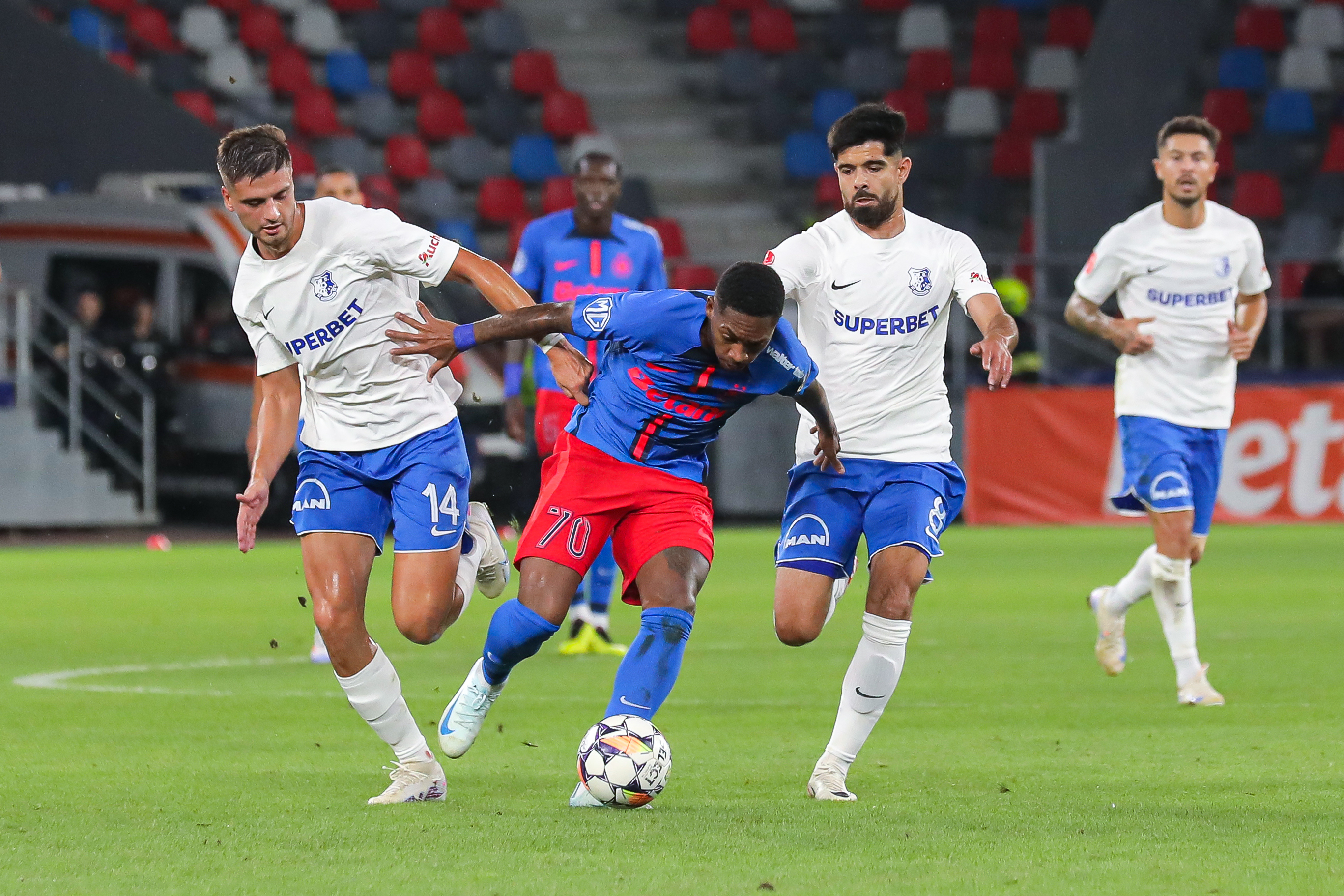 FCSB - Farul 3-2. Final dramatic! Gazdele au reușit ”remontada”, după un penalty dictat cu intervenția VAR