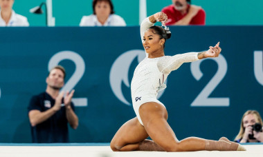 Paris, Frankreich. 05th Aug, 2024. FRA, Paris, Olympic Games Paris 2024, (05.08.2024, artistic gymnastics women&apos;s floor final, Bercy Arena) Jordan Chiles (USA) during their floor routine, Credit: HMB Media/Alamy Live News