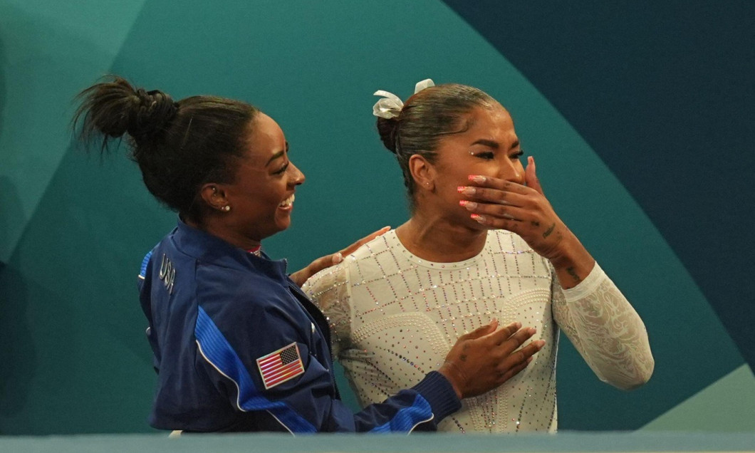 Paris, France. 5 August, 2024. Jordan Chiles (United States of America) and Simone Biles (United States of America) celebrate during the floor Final for women at Bercy Arena, Paris, France. Credit: Ulrik Pedersen/Alamy