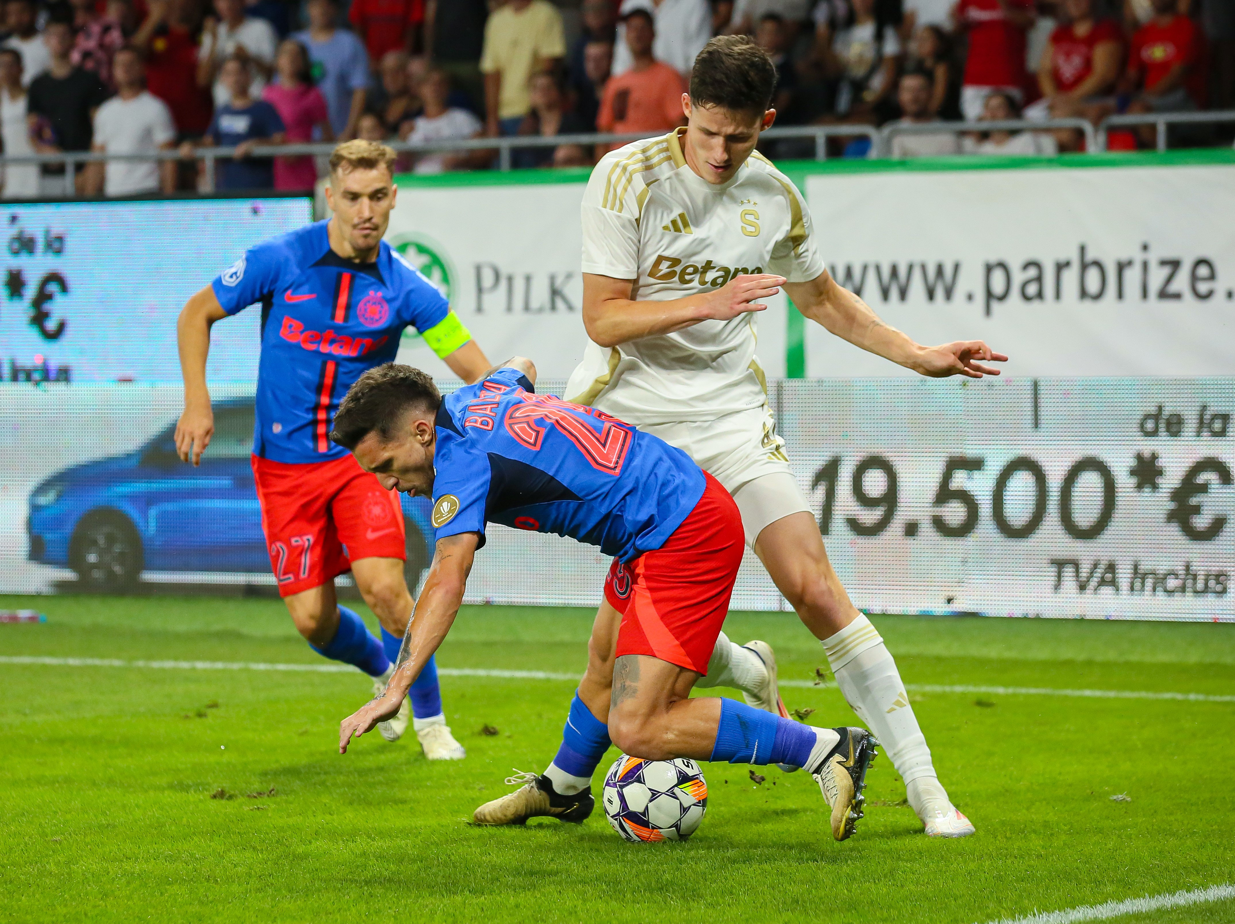 FCSB - Sparta Praga 1-3. Goool! Darius Olaru a redus din diferență cu un șut superb