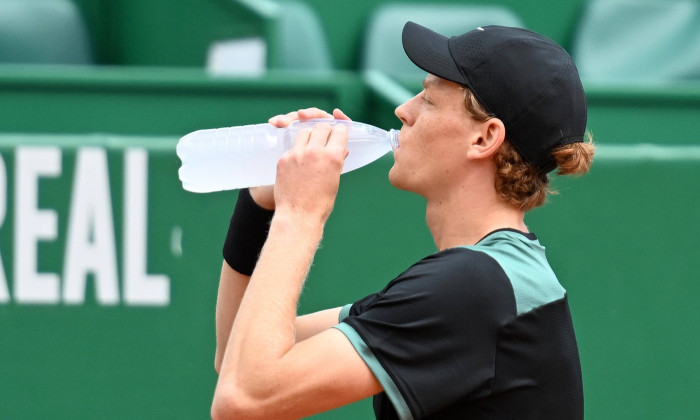 JANNIK SINNER, Tennis Rolex Monte-Carlo Masters 2024, azione, action, single shot, beve acqua, drink water TENNIS ROLEX