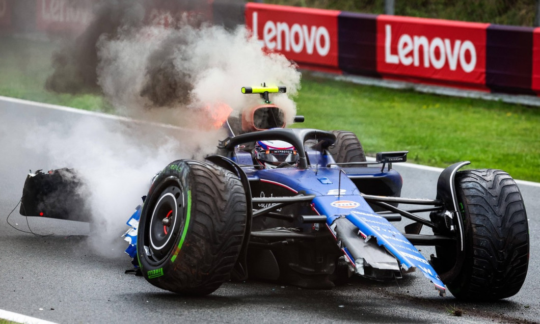 02 SARGEANT Logan (usa), Williams Racing FW46, with his car on fire after his crash in FP3 during the Formula 1 Heineken