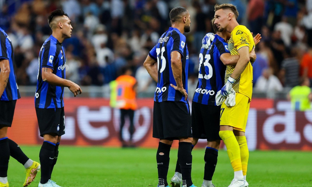 Ionut Radu of US Cremonese hugs FC Internazionale players during the Serie A 2022/23 football match between FC Internazionale and US Cremonese at Gius