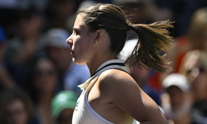 Emma Navarro s’est hissée dans le dernier carré d’un tournoi du Grand Chelem pour la première fois de sa carrière en écartant Paula Badosa en quart de l’US Open (6-2, 7-5) à New York