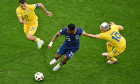 Munich, Germany. 02nd July, 2024. Soccer, UEFA Euro 2024, European Championship, Romania - Netherlands, Final round, Round of 16, Munich Football Arena, Steven Bergwijn of the Netherlands (M) is tackled by Romania's Ianis Hagi (r) and Romania's Nicolae St