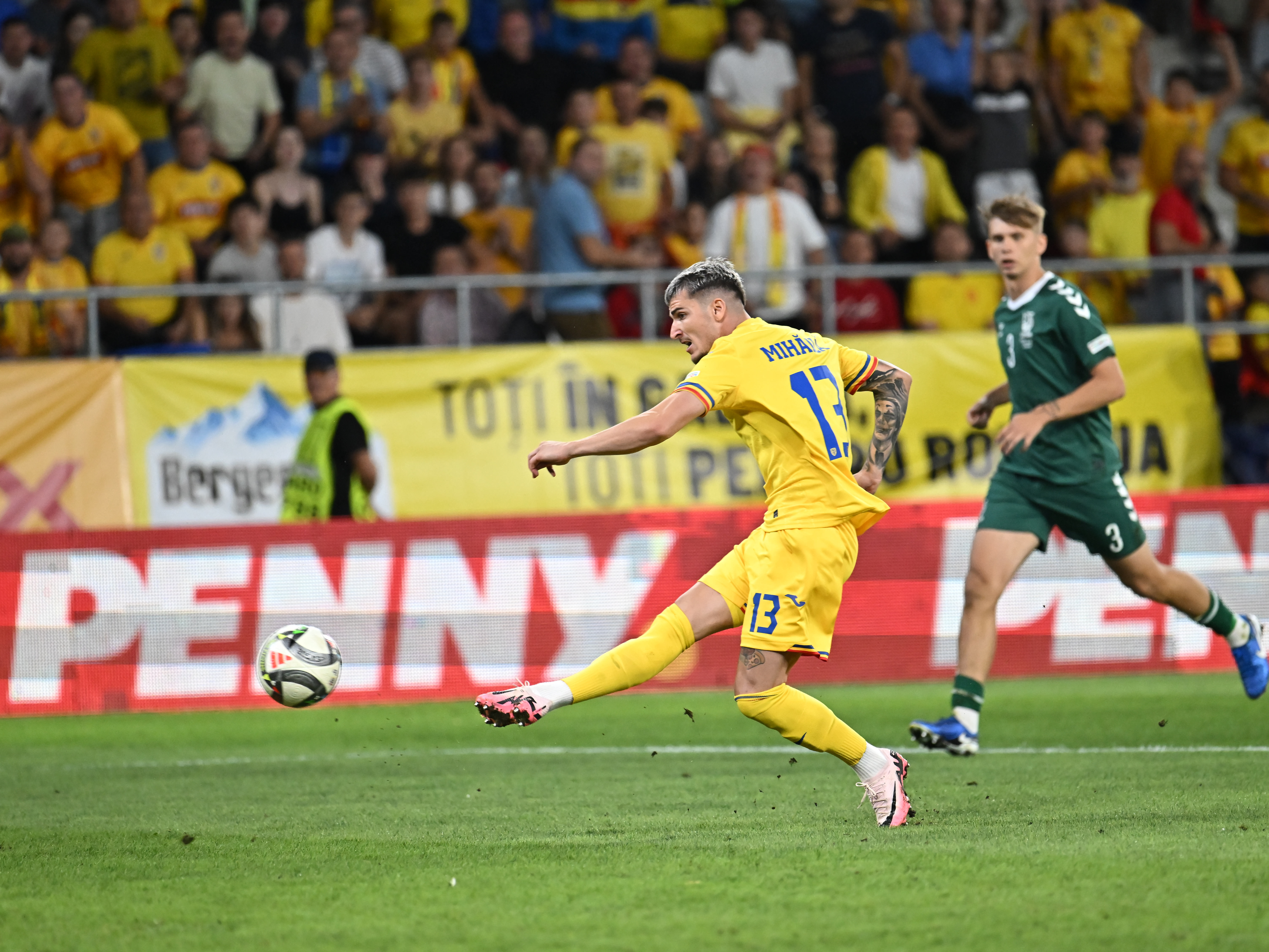 România - Lituania 1-1, ACUM. Reușită anulată cu ajutorul VAR pentru oaspeți