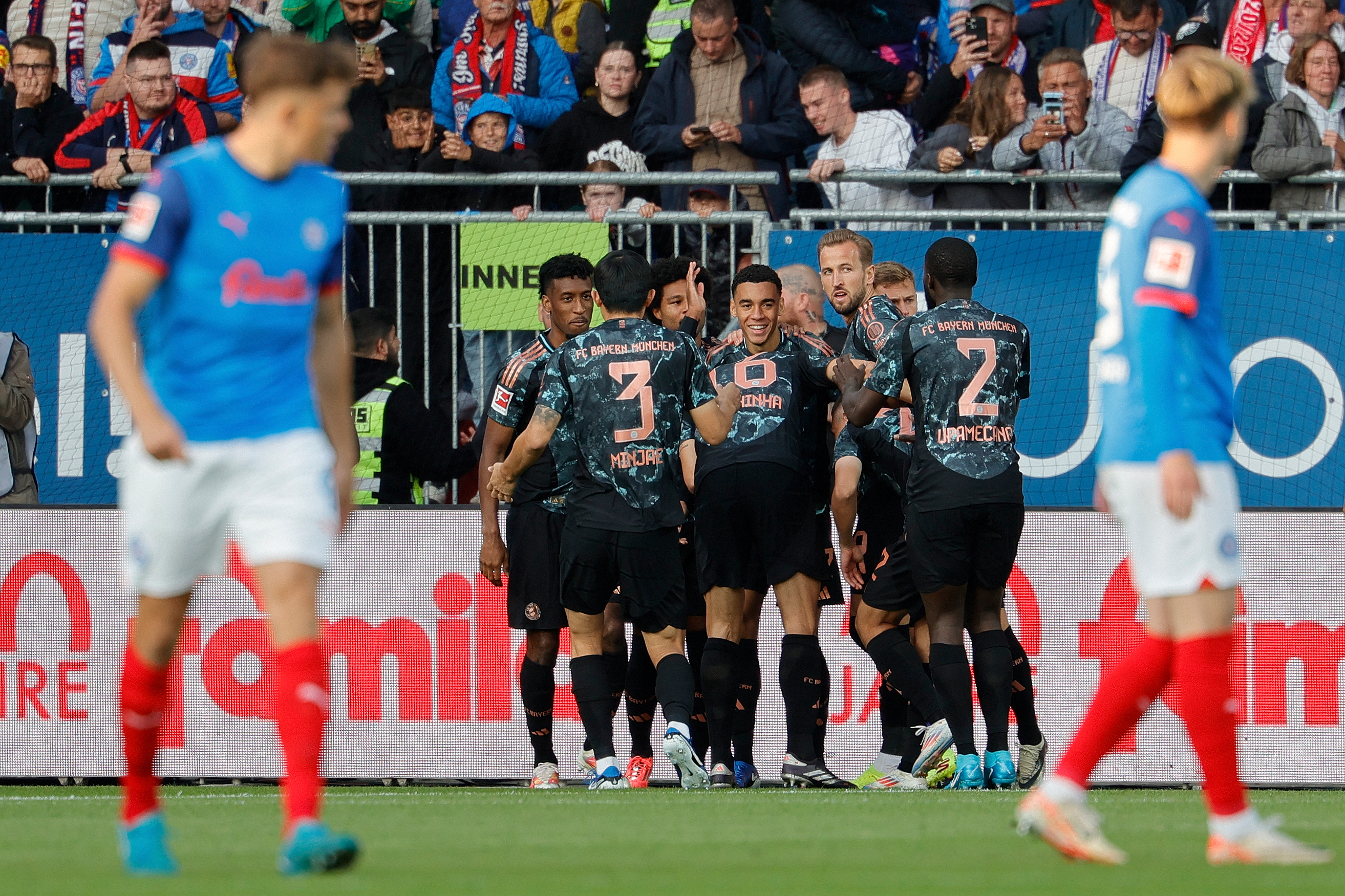 12 goluri în două meciuri: Holstein Kiel - Bayern Munchen 1-6 / Hoffenheim - Bayer Leverkusen 1-4