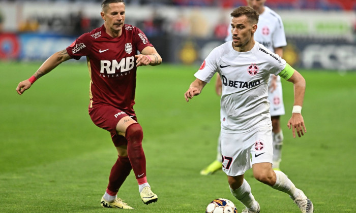 Ciprian Ioan Deac si Darius Dumitru Olaru in meciul de fotbal dintre FCSB si CFR Cluj, contĂ˘nd pentru Play off-ul Super