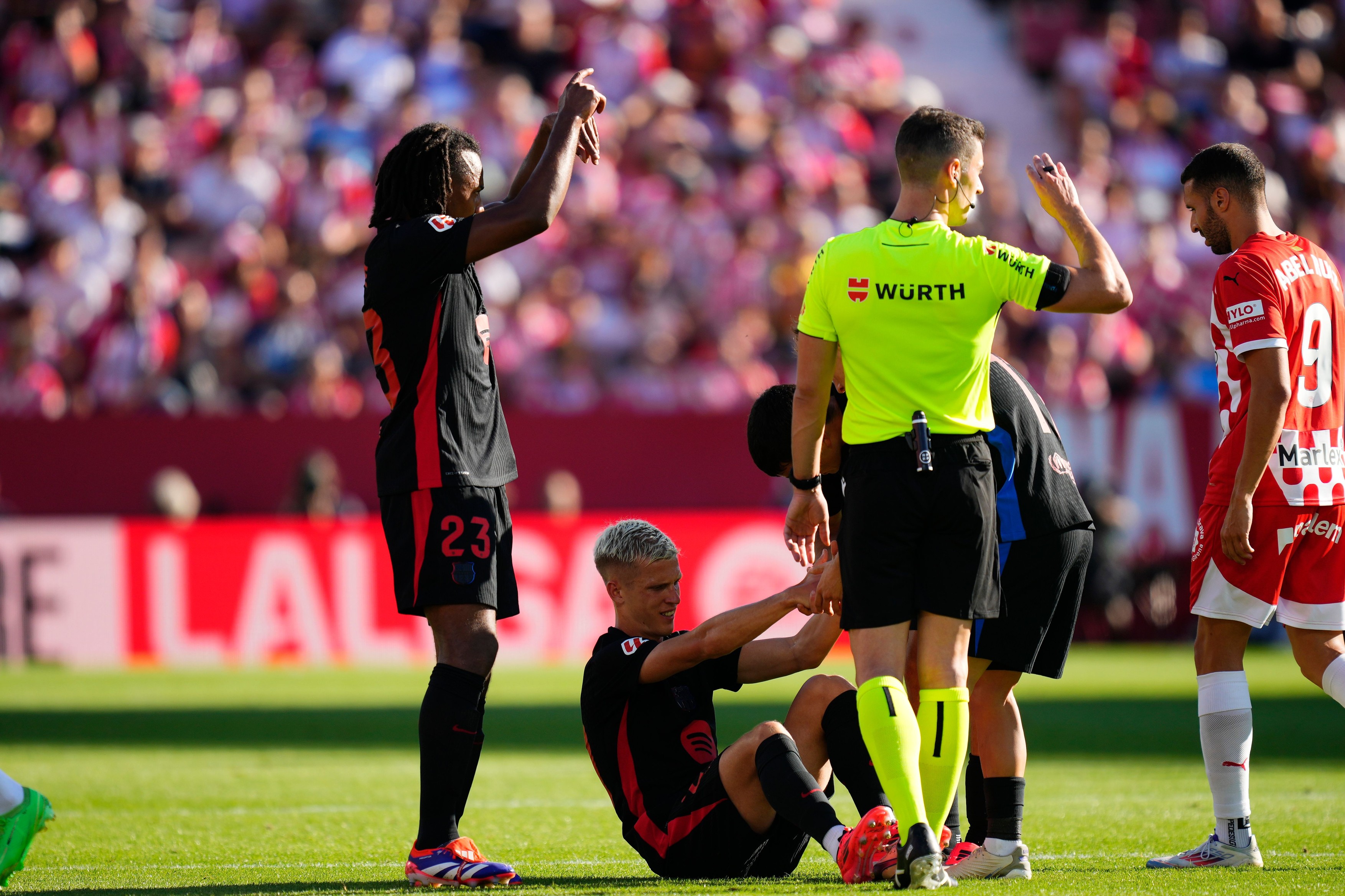 O nouă lovitură pentru Barcelona! După Dani Olmo, un alt fotbalist s-a accidentat