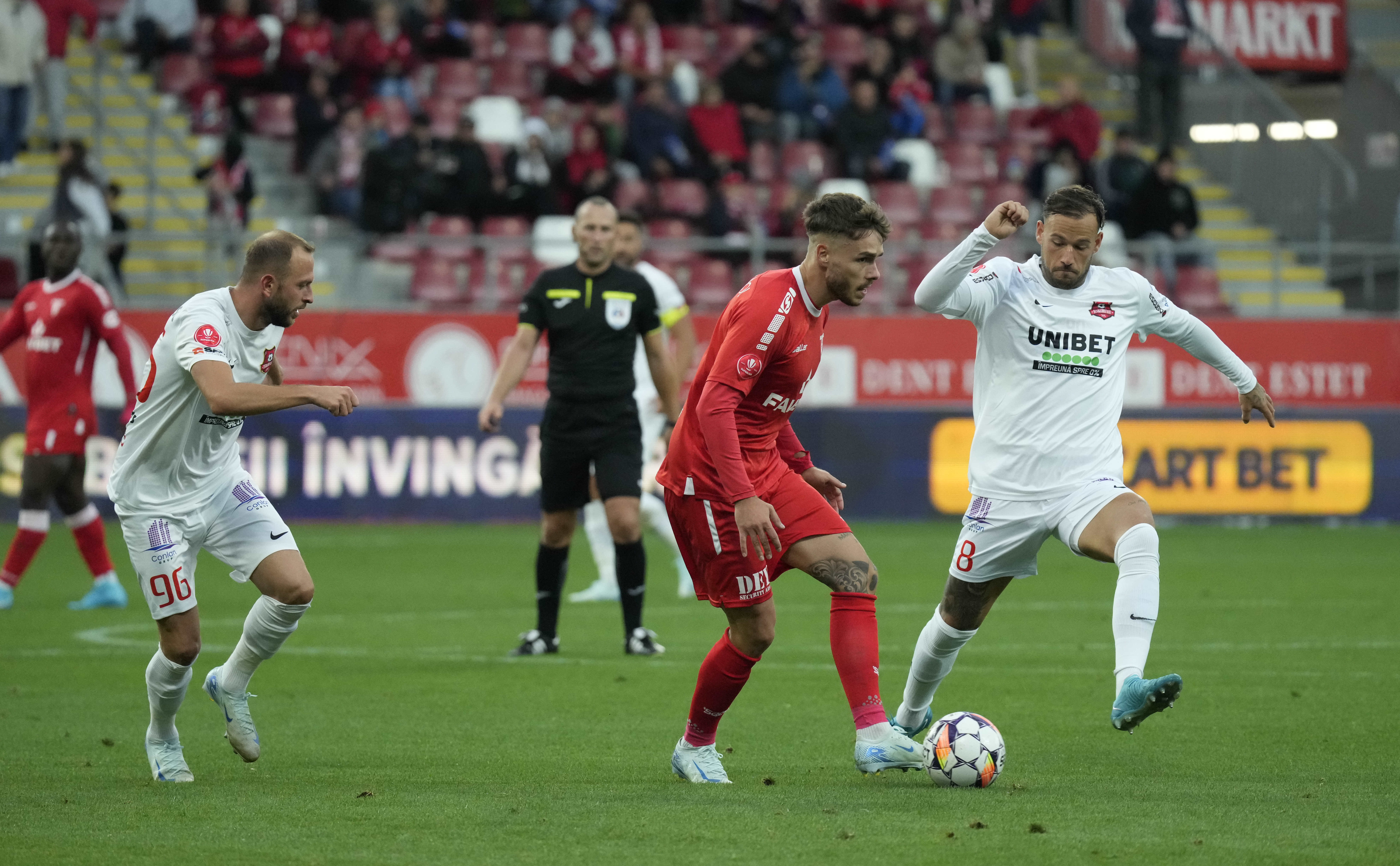 UTA Arad - Hermannstadt 1-1. A cincea remiză consecutivă pentru Mircea Rednic pe teren propriu