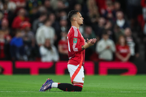 Carabao Cup 3rd Round Manchester United, ManU v Barnsley Antony of Manchester United says a prayer ahead of kick off of