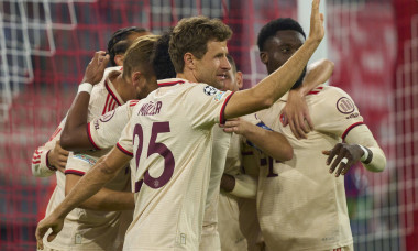 Harry Kane, FCB 9 celebrates his goal, happy, laugh, celebration, 11m, for 5-2 with Thomas MUELLER, MÜLLER, FCB 25 in th