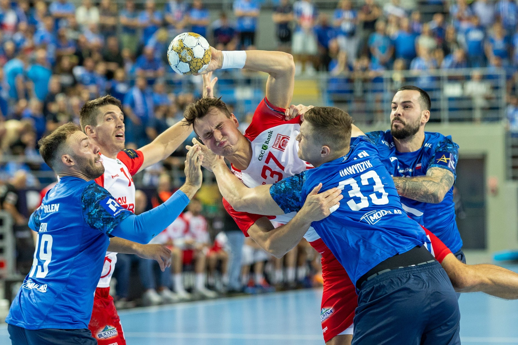 Dinamo - Wisla Plock 26-27. Înfrângere la ultima fază pentru ”Dulăi” în EHF Champions League