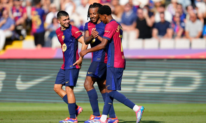 Barcelona, Spain. 31st Aug, 2024. Jules Kounde of FC Barcelona celebrates the 3-0 during the La Liga EA Sports match between FC Barcelona and Real Valladolid played at Lluis Companys Stadium on August 31, 2024 in Barcelona, Spain. (Photo by Sergio Ruiz/PR