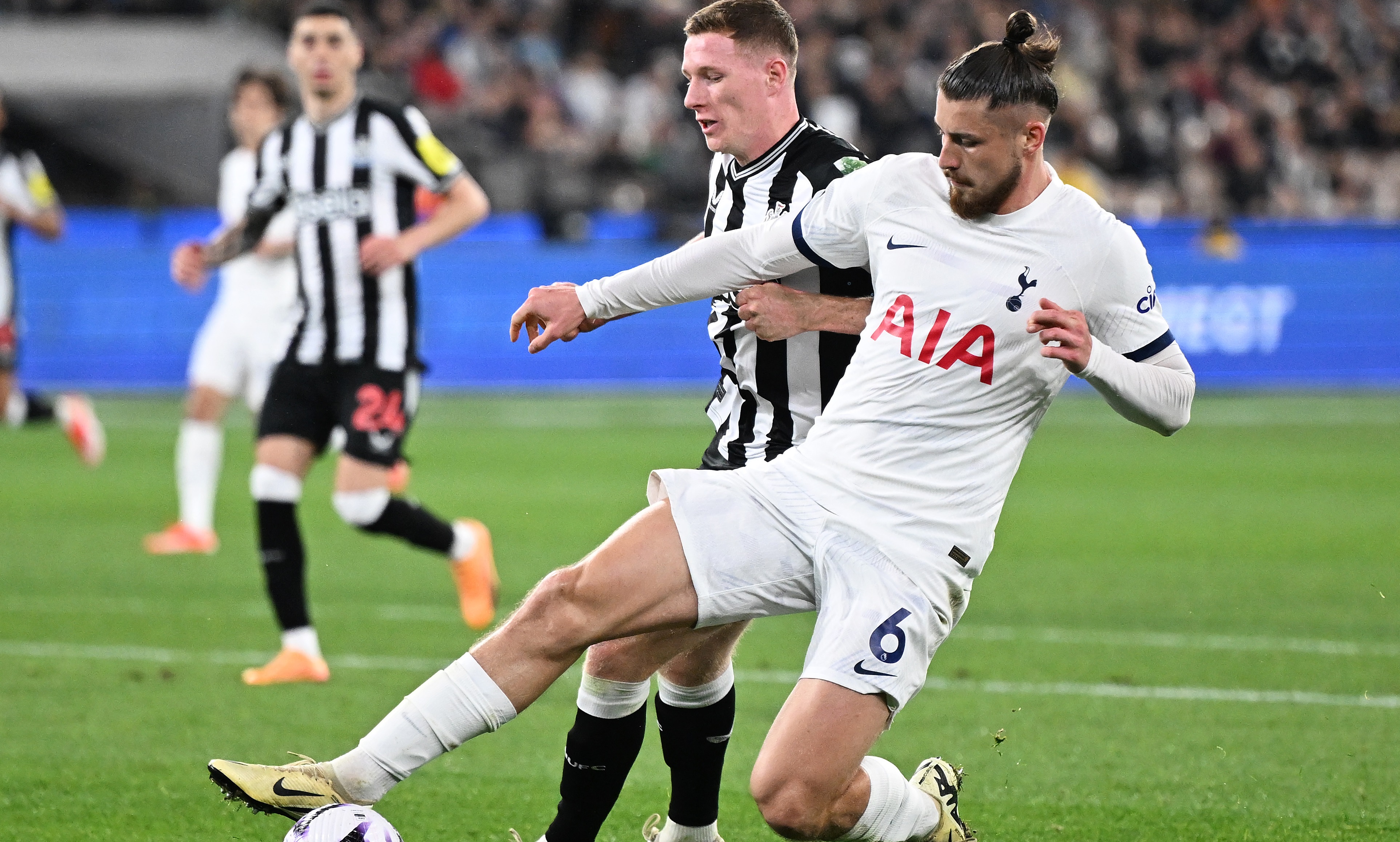 Crystal Palace - Man Utd, 19:30, DGS2 / Tottenham - Brentford 3-1. Radu Drăgușin, rezervă neutilizată / Liverpool - Bournemouth 3-0