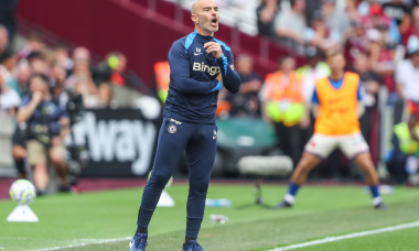 Premier League West Ham United v Chelsea Enzo Maresca manager of Chelsea shouts at his players during the Premier League