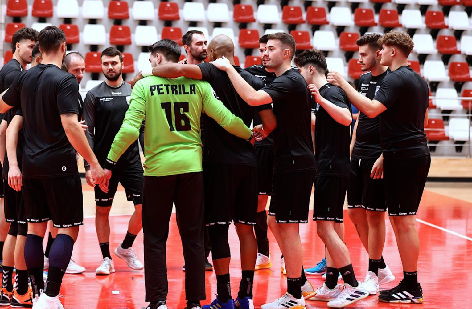 Echipa masculină de handbal CSM București s-a calificat în turul 2 al EHF European Cup