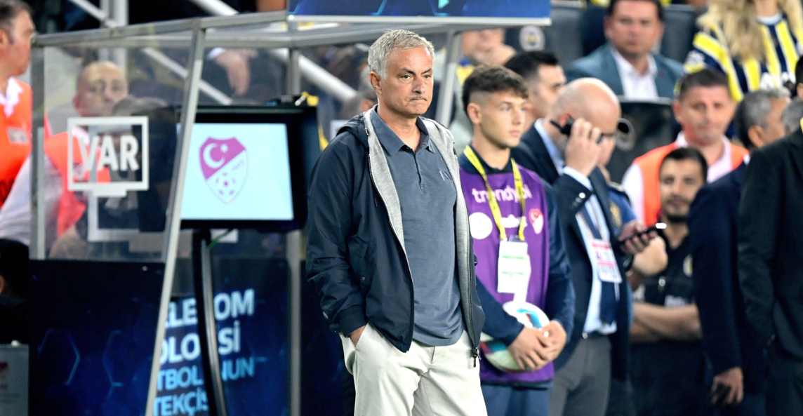 Jose Mourinho a primit un val de ironii din partea marii rivale, după Fenerbahce - Galatasaray 1-3